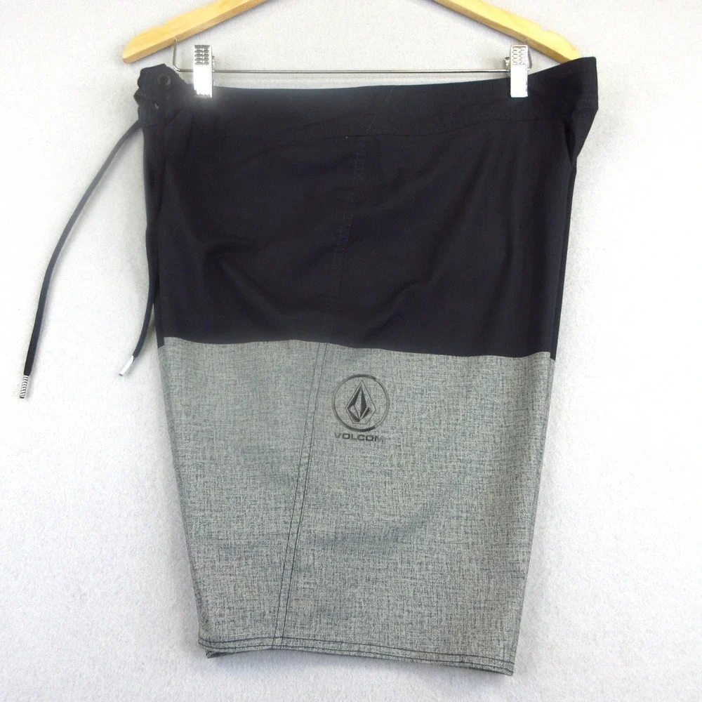 Volcom Board Shorts Men 34 Black Grey Colorblock Swim Surf Volleyball Stretch